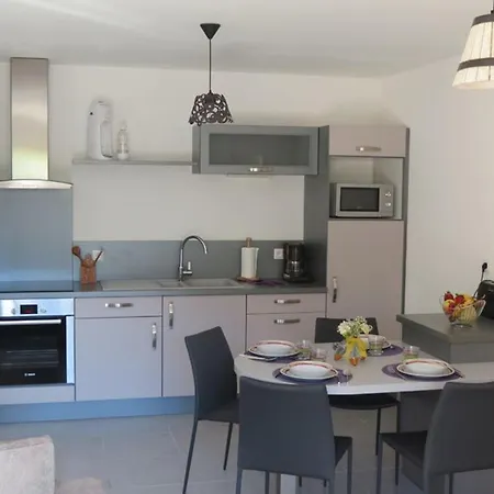 Летний дом Confort Avec Piscine, Terrasse, Et Sauna Prive En Montagne - Fr-1-589-101